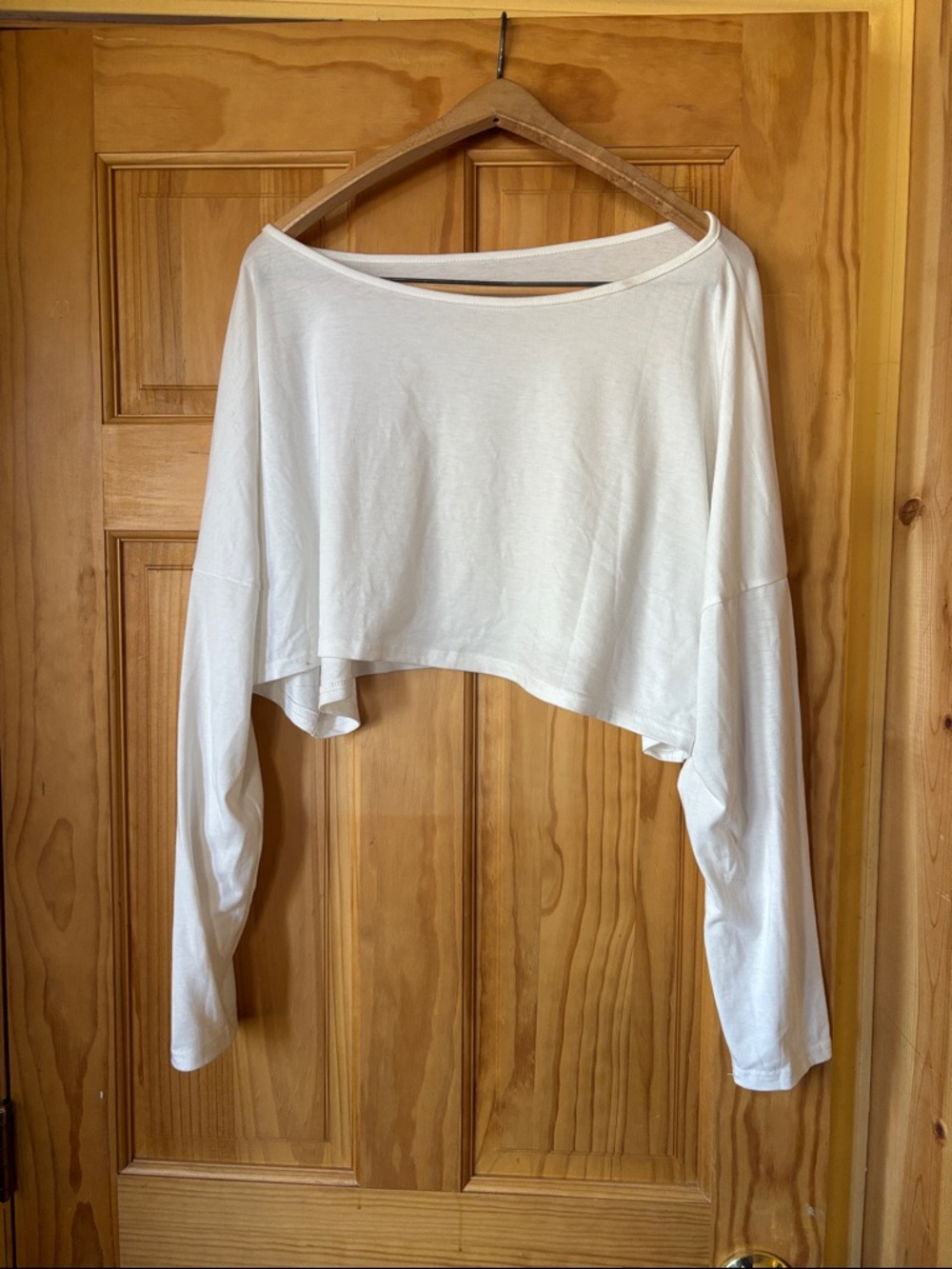 Women's White Cropped Long-Sleeve Top